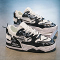 Baskets noires et blanches